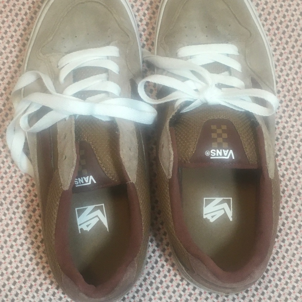 VANS - Picture 2 of 6